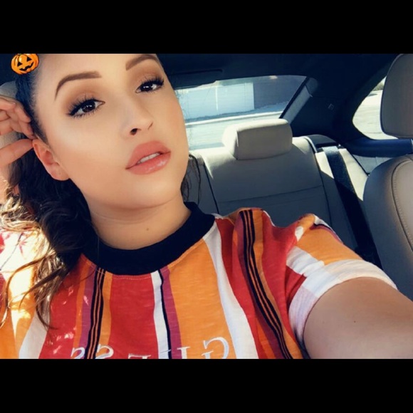 Meet your Posher, Jessica - Picture 1 of 1